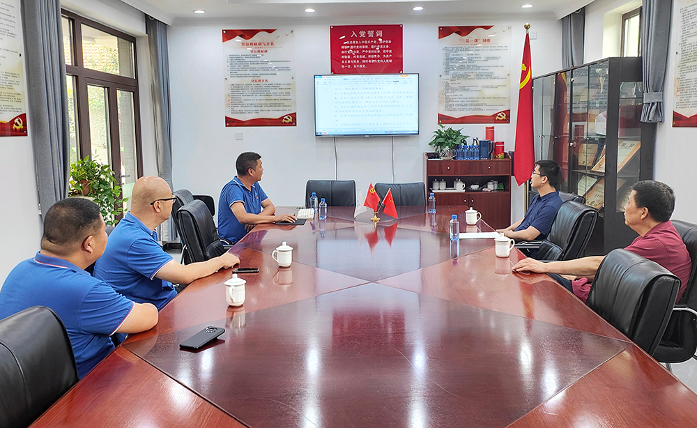 闻汛而动 向雨而行 AOA官方版网站登录入口领导“向前一步”驻守防汛第一线