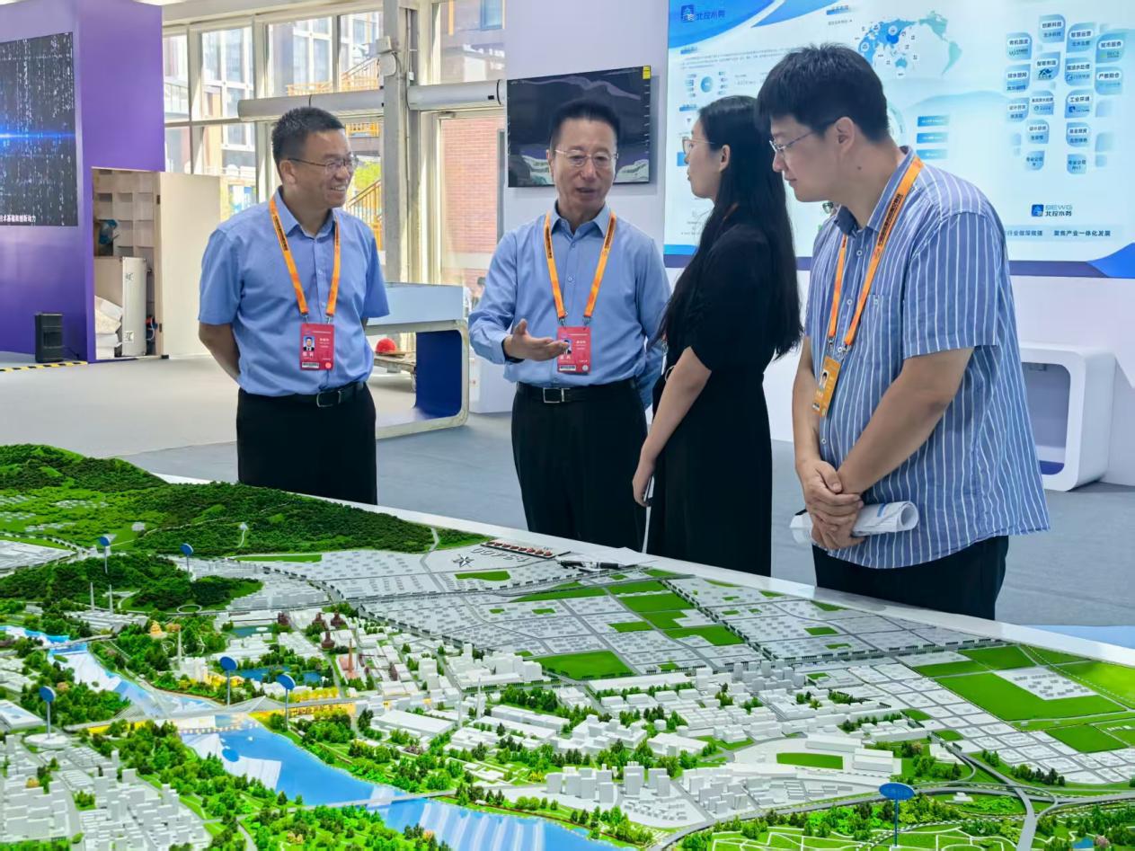 AOA官方版网站登录入口主要领导赴服贸会“两园一河”展区检查筹备工作